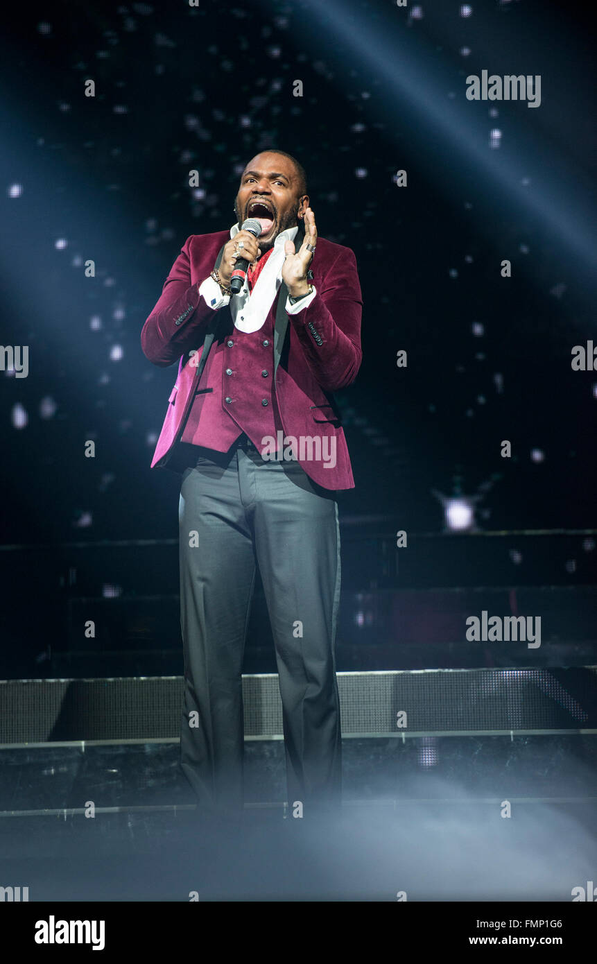 Manchester, UK. 12. März 2016. Anton Stephans führt auf der X Factor Live Tour 2016 in der Manchester Arena 03.12.2016 Credit: Gary Mather/Alamy Live News Stockfoto