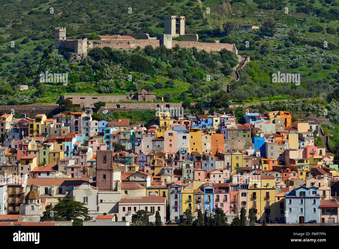 Stadtbild mit Castello Malaspina Castle, Bosa, Sardinien, Italien Stockfoto