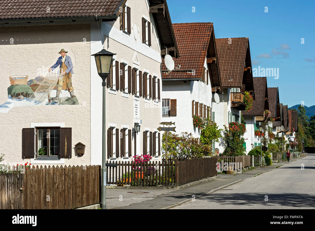 Aufgeführten Reihe von Bauernhäusern, Seestraße, Schlehdorf, Kochel am See, Upper Bavaria, Bavaria, Germany Stockfoto
