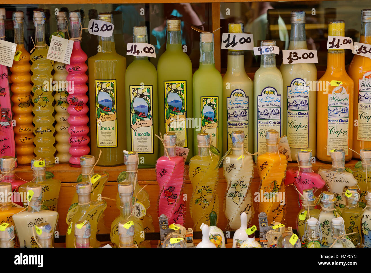 SouvenirStand mit Flaschen Limoncello, Souvenirs, Insel Capri