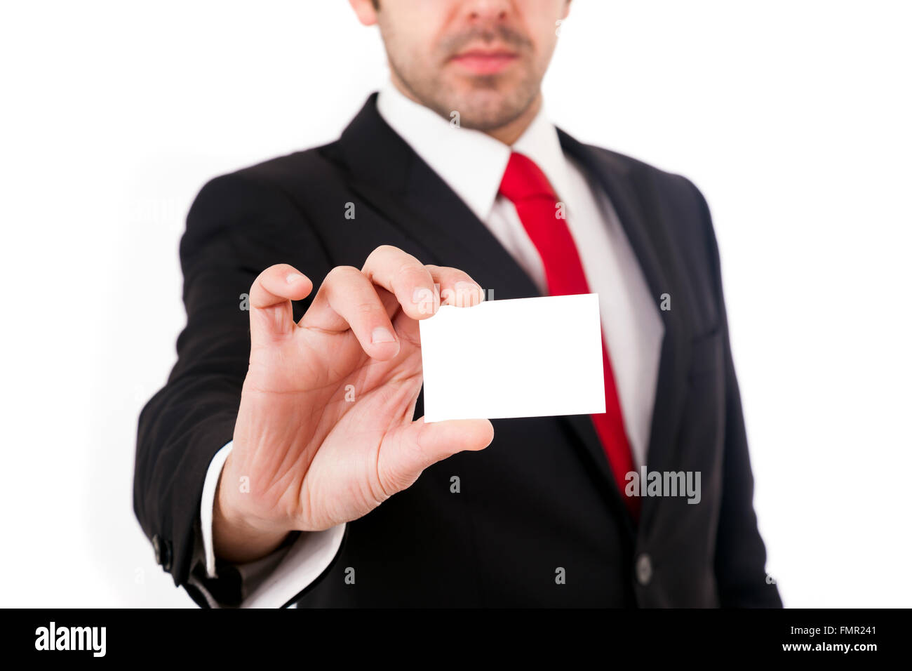 Geschäftsmann in Anzug und Krawatte zeigt eine Visitenkarte Stockfoto