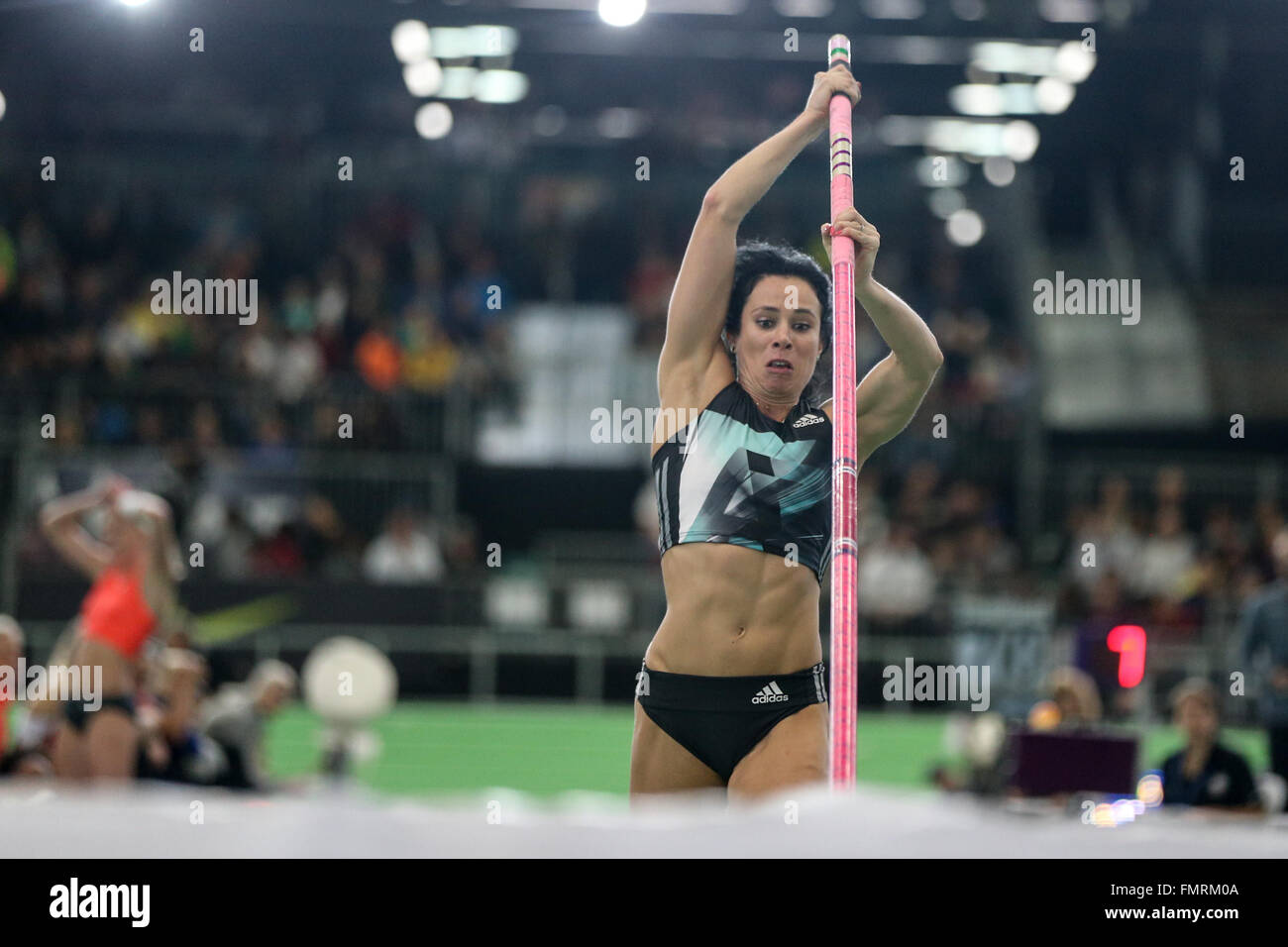 12. März 2016 - schlägt JENNIFER SUHR ein im Stabhochsprung der Frauen während der 2016 USATF Indoor Championships im Convention Center in Portland, Oregon am 12. März 2016. Foto von David Blair © David Blair/ZUMA Draht/Alamy Live-Nachrichten Stockfoto