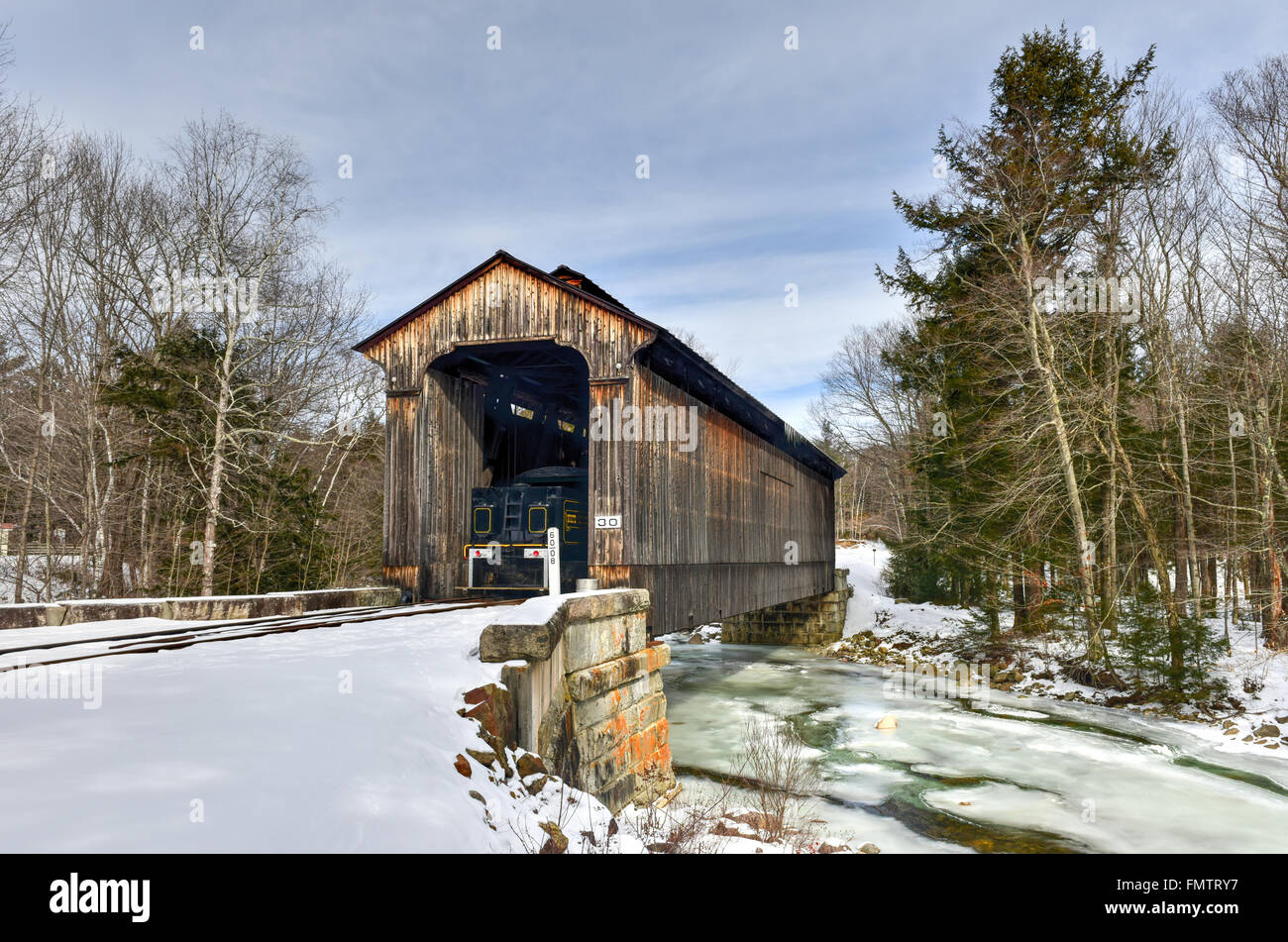 Clarks Handelsposten überdachte Brücke in Lincoln, New Hampshire. Stockfoto