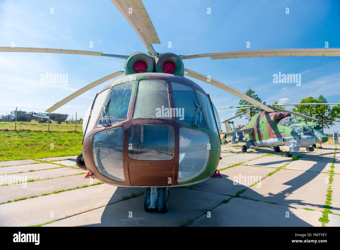Transport-Kampf Hubschrauber MI-8T auf Parkplatz Stockfoto