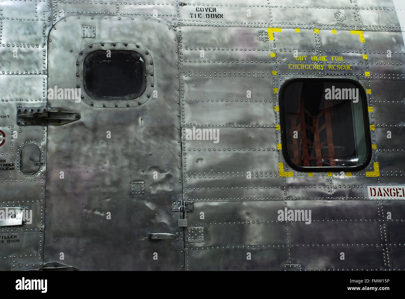 Seite von einem Krieg Flugzeug, glänzendes Silber Metall Stockfoto