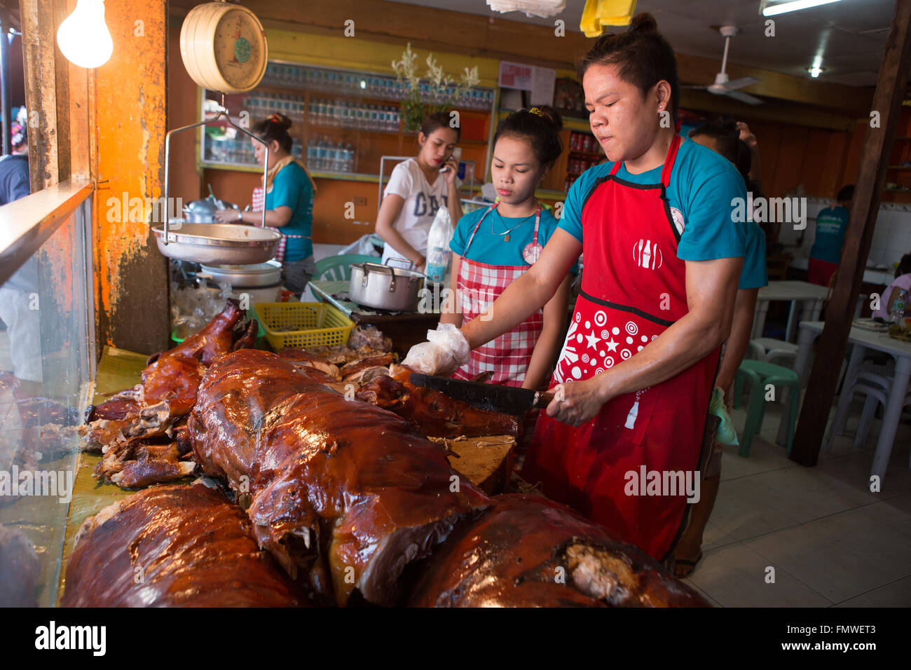 Das kulinarische Nationalgericht der Philippinen ist ein Spieß gebratenes Schwein wie Lechon Baboy bekannt. Stockfoto