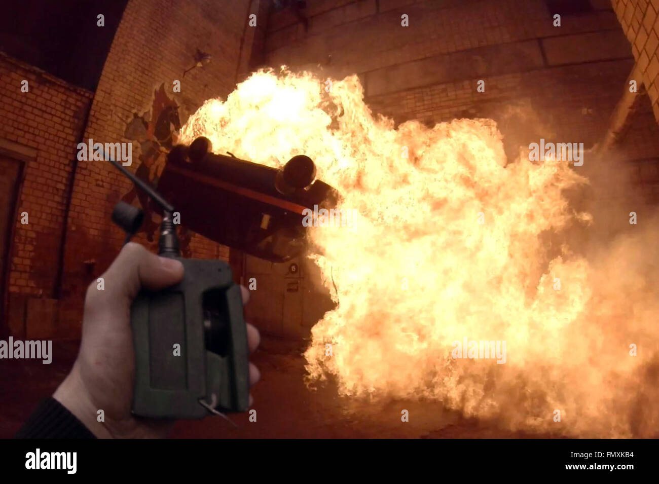 Hardcore-Henry ist ein 2015 russisch-amerikanische Science Fiction Action-Film geschrieben und unter der Regie von Ilya Naishuller.  Dieses Foto ist nur zu redaktionellen Zwecken und unterliegen dem Copyright von der Filmgesellschaft und/oder der Fotograf von dem Film oder der Firma zugeordnet und kann nur durch Veröffentlichungen im Zusammenhang mit der Förderung der oben genannten Film reproduziert werden. Eine obligatorische Gutschrift auf die Filmgesellschaft ist erforderlich. Der Fotograf sollte auch angerechnet werden, wenn known.be gutgeschrieben, wenn bekannt. Stockfoto