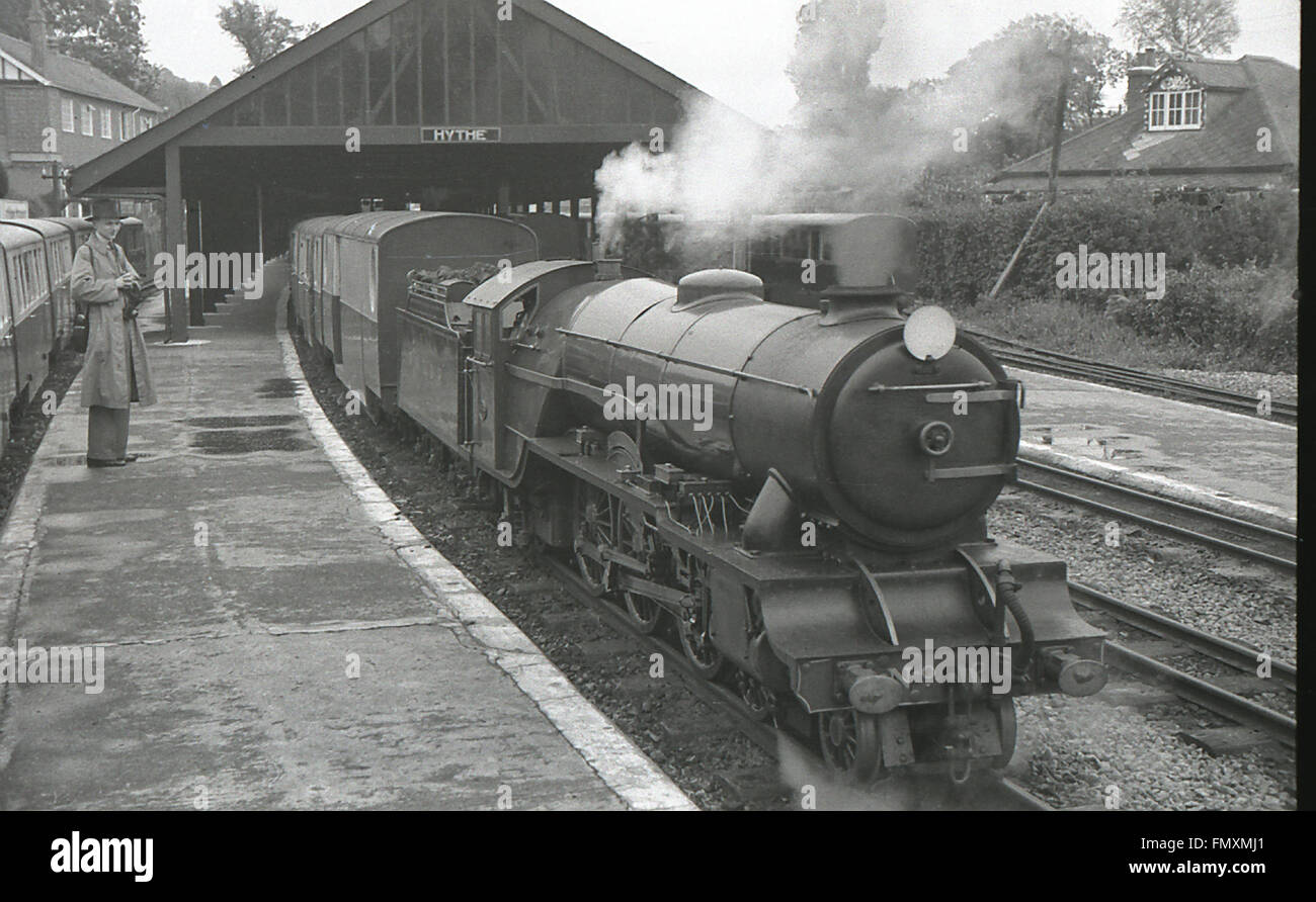 RH & DR Lok Nr. 2 Northern Chief, zur gleichen Zeit als Green Goddess bestellt und mit ihr bei New Romney gelagert, bis der Bau der Linie begann.  Sie diente während des Baus und den ersten offizielle Zug anlässlich der Duke of York-Besuch am 5. August 1926 geschleppt.  Ihre frühe Geschichte ist sehr ähnlich wie Nr. 1, aber im Jahre 1936 erschien mit konisch Kessel rückständigen, stärker ausgeprägt als in Henry angegeben "Northern Chief arbeitete während des Krieges aber war in einem schlechten Zustand von 1946, und ihr überstehen der ersten Saison nach dem Krieg musste sie mit Nr. 3 Kessel montiert werden Stockfoto