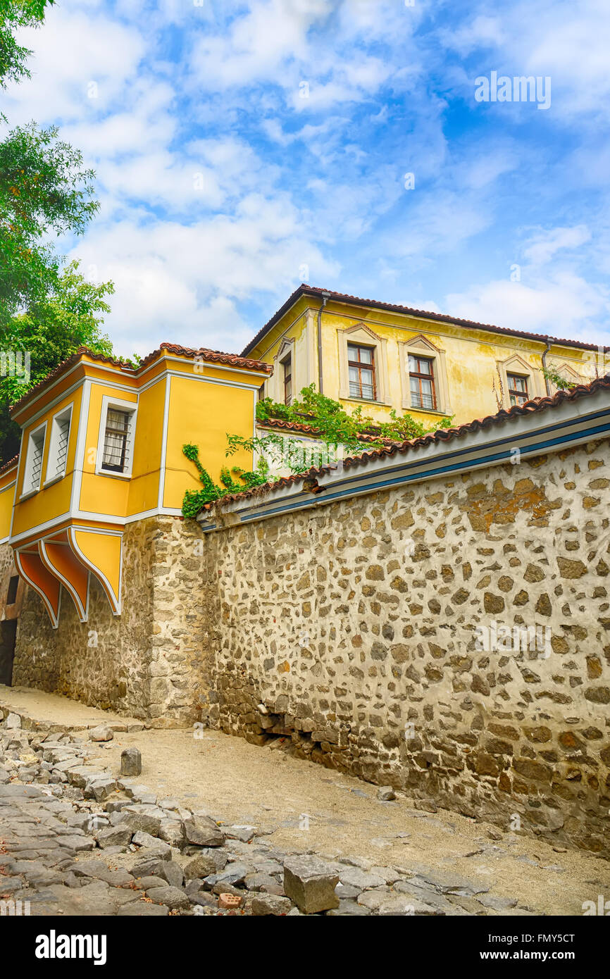 Typische Architektur, historischen mittelalterlichen Häusern, alten Stadt Straßenansicht mit bunten Gebäuden in Plovdiv, Bulgarien Stockfoto