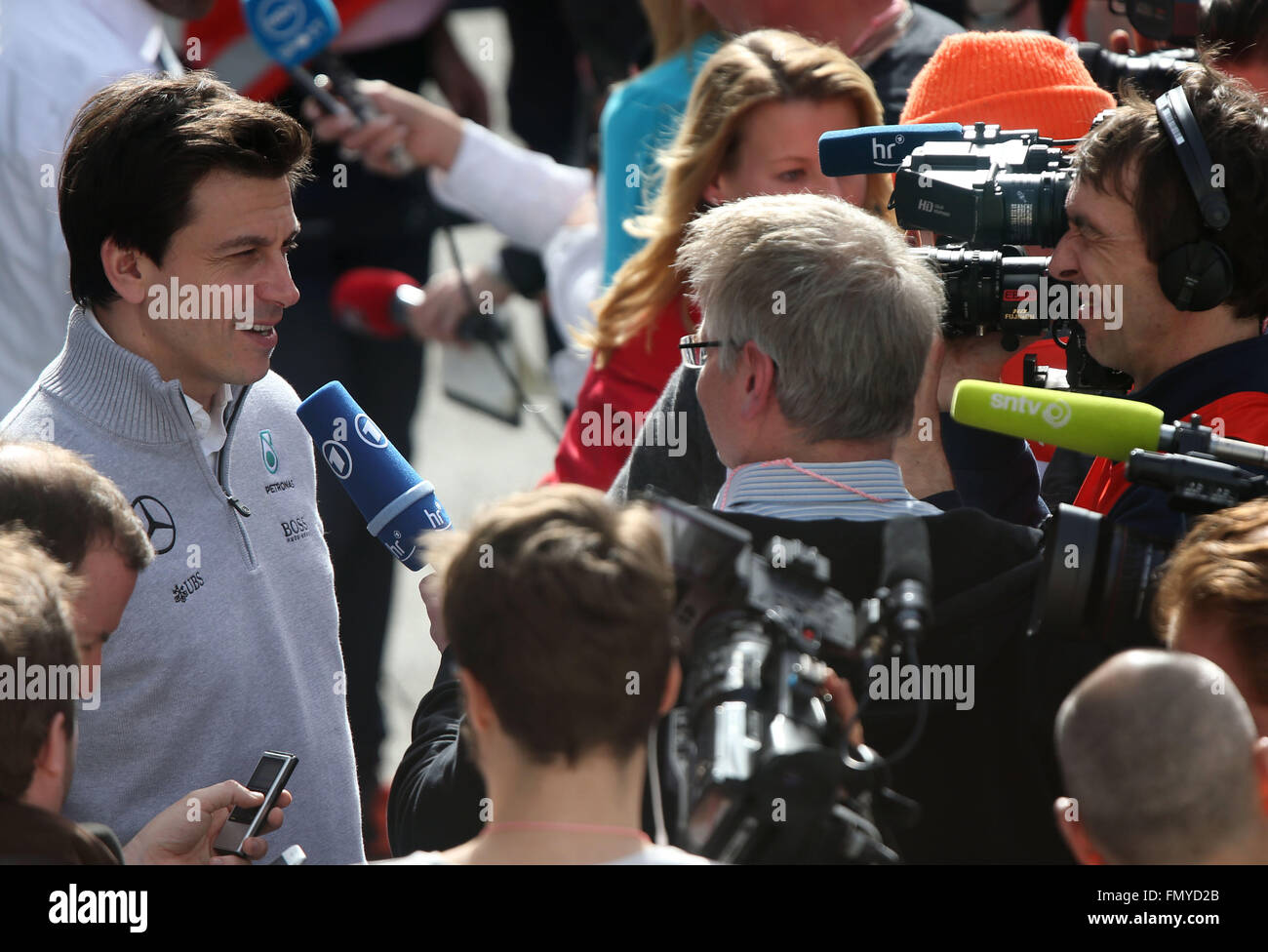 Die executive Business Director von Mercedes AMG, österreichische Torger Christian Toto Wolff gesehen während einer Trainingseinheit für die kommende Formel-1-Saison an der Circuit de Barcelona - Catalunya in Barcelona, Spanien, 22. Februar 2016. Foto: Jens Büttner/dpa Stockfoto