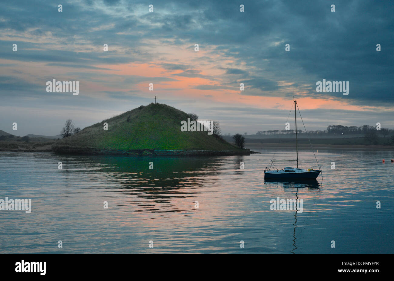 Der Fluss Aln am Alnmouth kurz vor Erreichen der Nordsee. Stockfoto