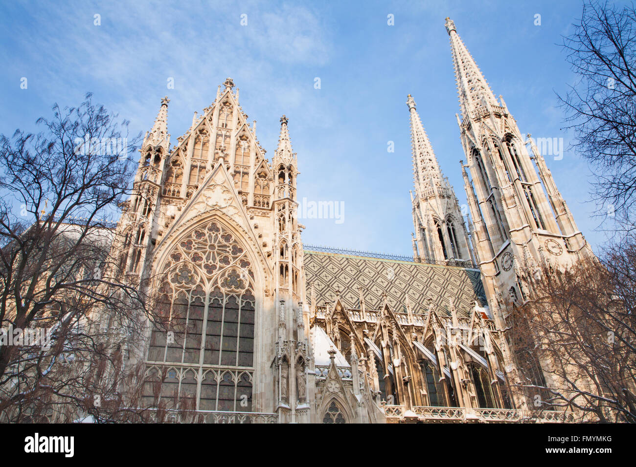 Vienna - Votivkirche Neo - gotische Kirche von Süden im winter Stockfoto