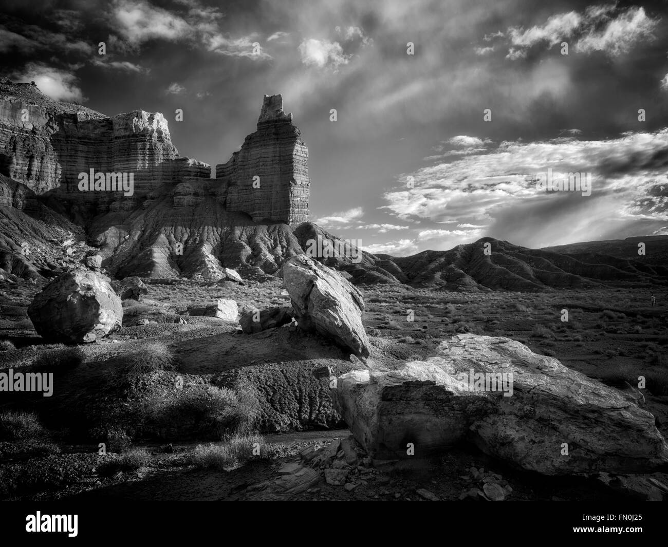 Chimney Rock mit Felsen und Wolken. Capitol Reef National Park, Utah Stockfoto