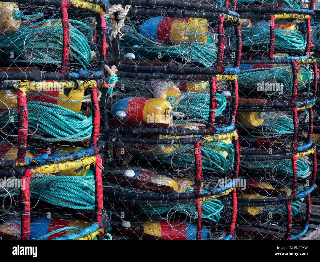 Krabben Sie-Töpfe in Newport Harbor auf der Yaquina River, Oregon Stockfoto