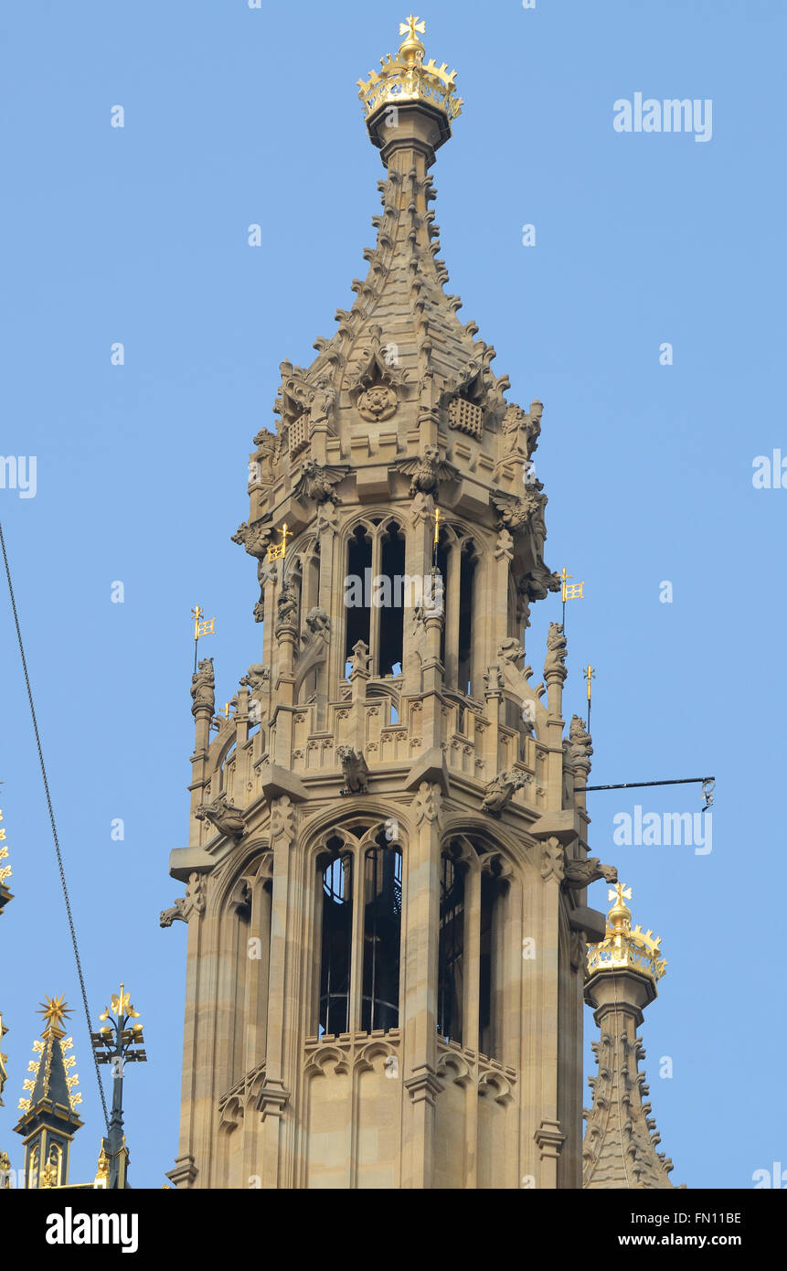 Struktur des Palace of Westminster, Treffpunkt des House of Commons und des House of Lords. Victoria Tower in SW Ecke Stockfoto