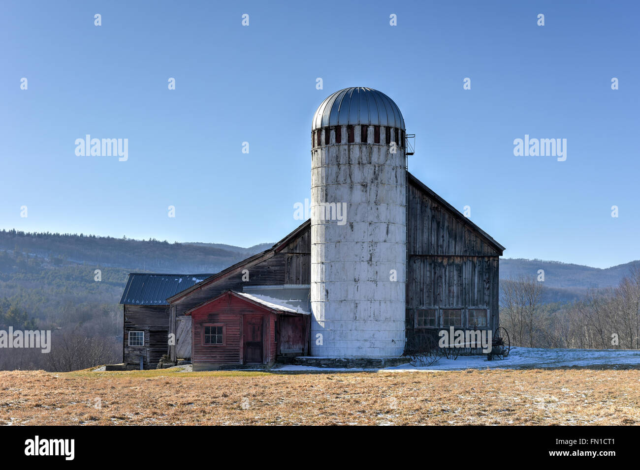 Grain Store Gebäude auf einer Farm in Vermont im Winter. Stockfoto