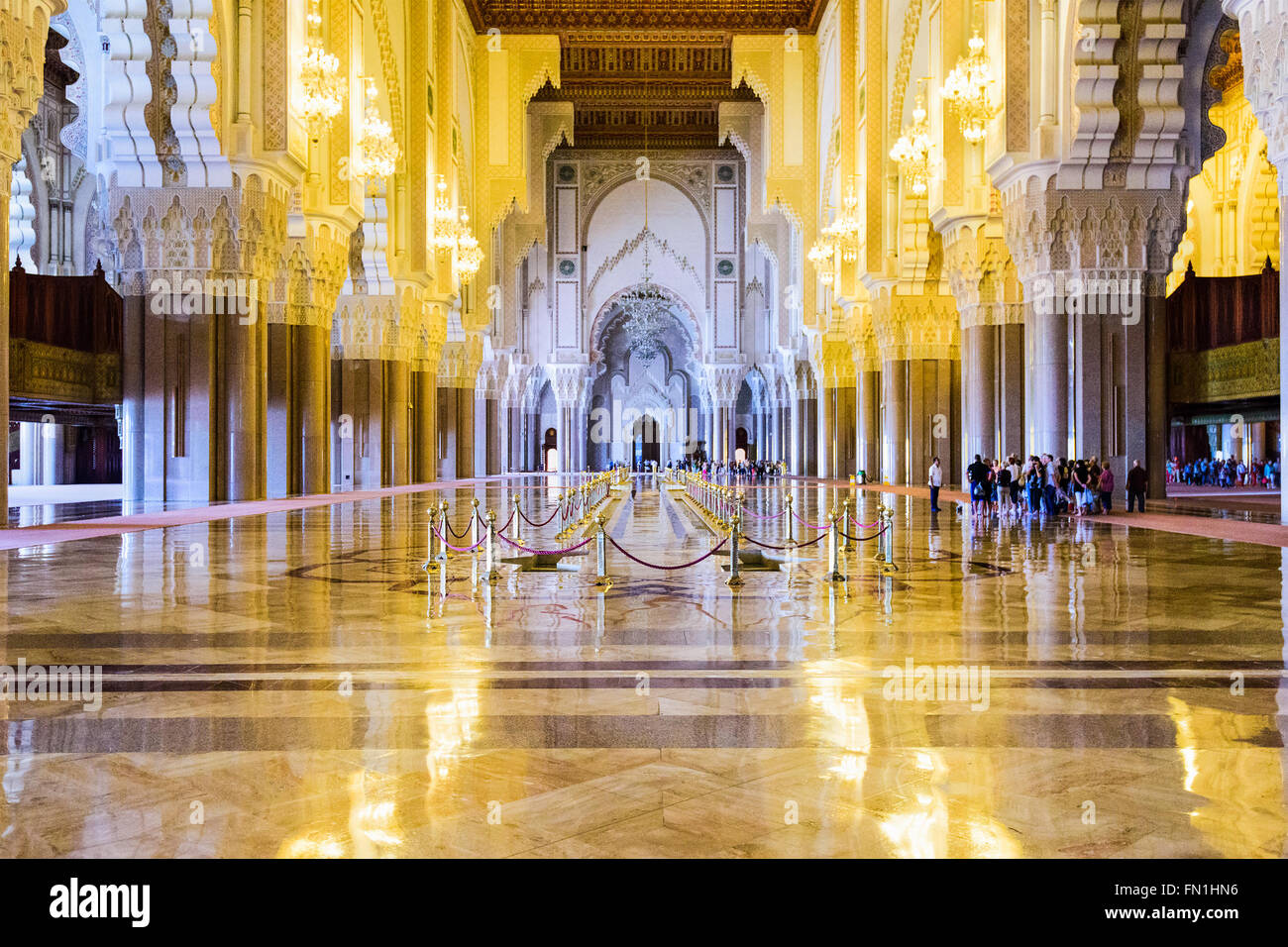 CASABLANCA, Marokko, 24. Oktober 2014: Innenraum der Moschee Hassan II. Es ist die größte Moschee in Marokko. Stockfoto