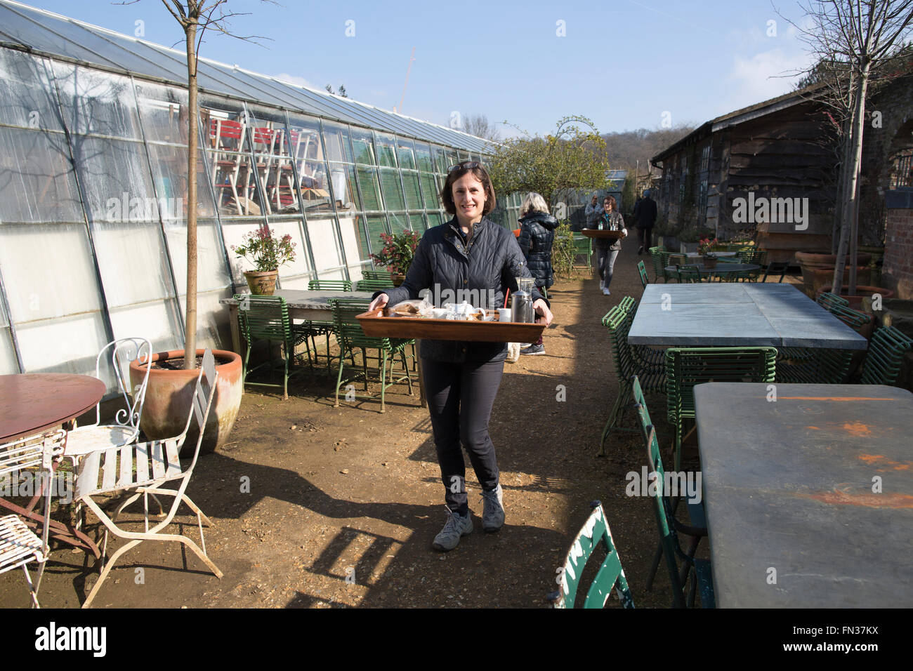 Petersham Nurseries böhmischen Durcheinander von Gewächshäusern und Gärten aus Petersham House, Richmond Upon Thames, Surrey, Vereinigtes Königreich Stockfoto