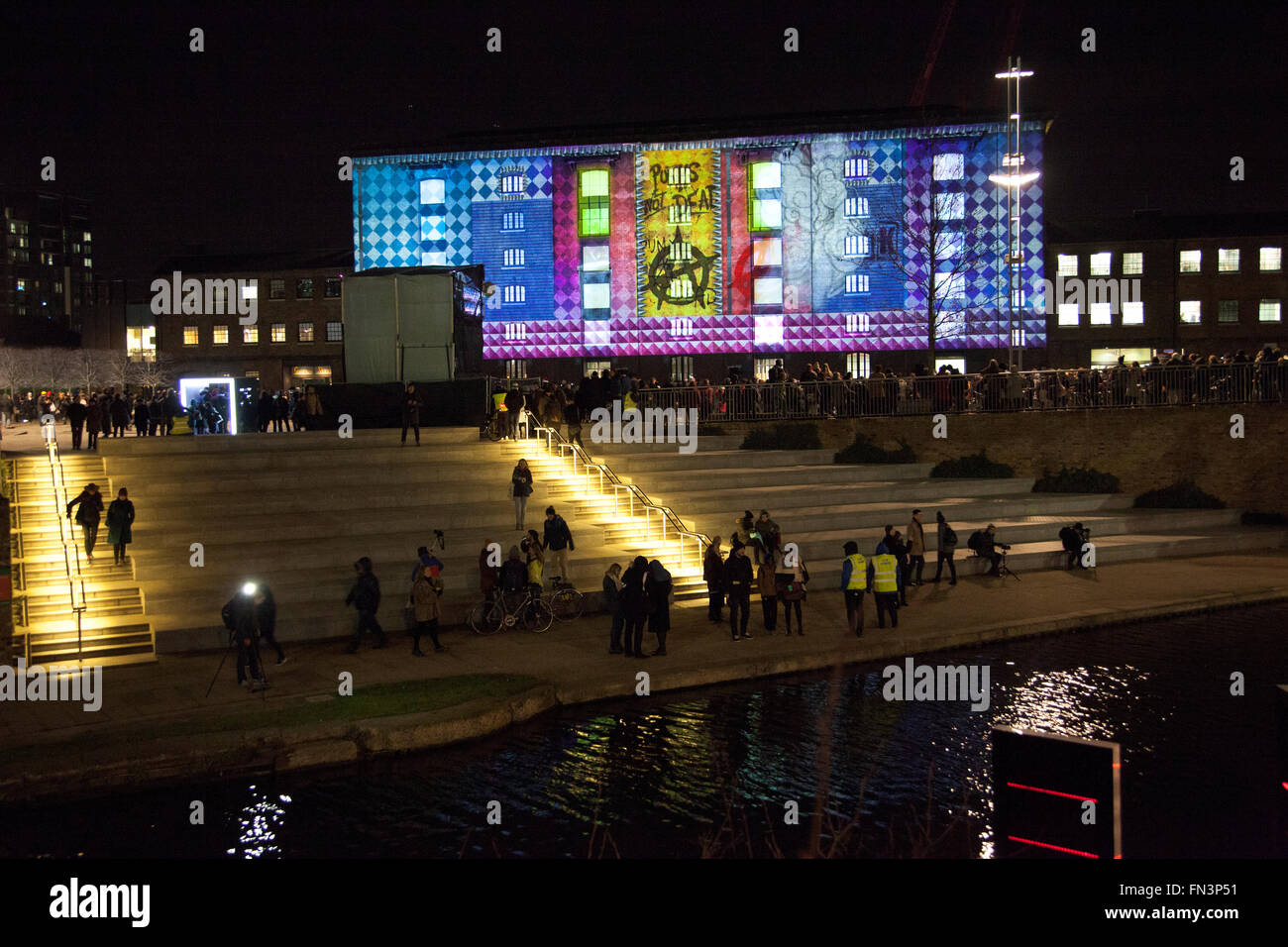 14. Januar 2016 projiziert Central Saint Martins in London, UK - London Light Festival in Lumiere, "Circus of Light' von Ocubo, Stockfoto