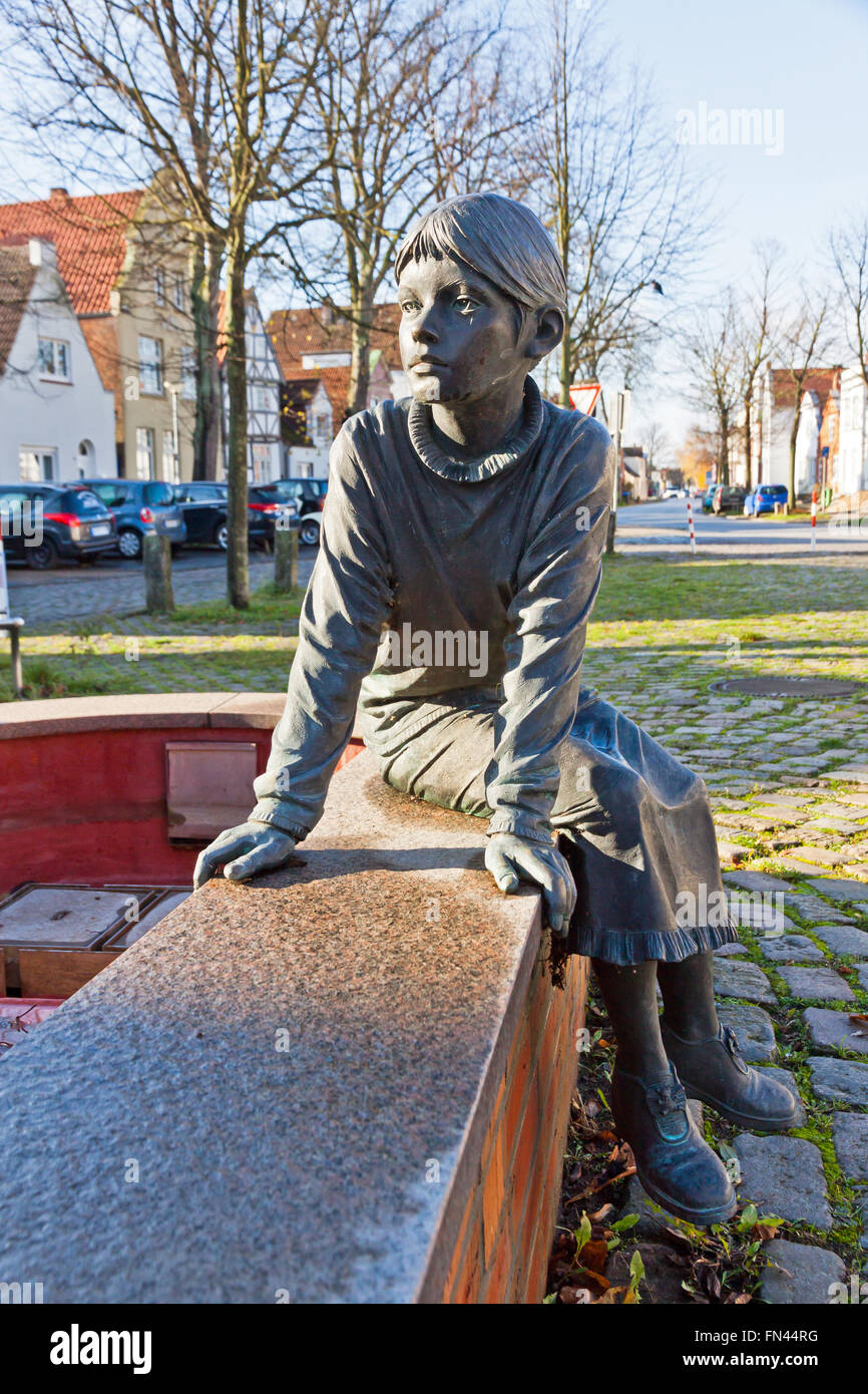 Details zu Otto Timmermann-Brunnen in der Stadt Lübeck-Travemünde, Deutschland Stockfoto