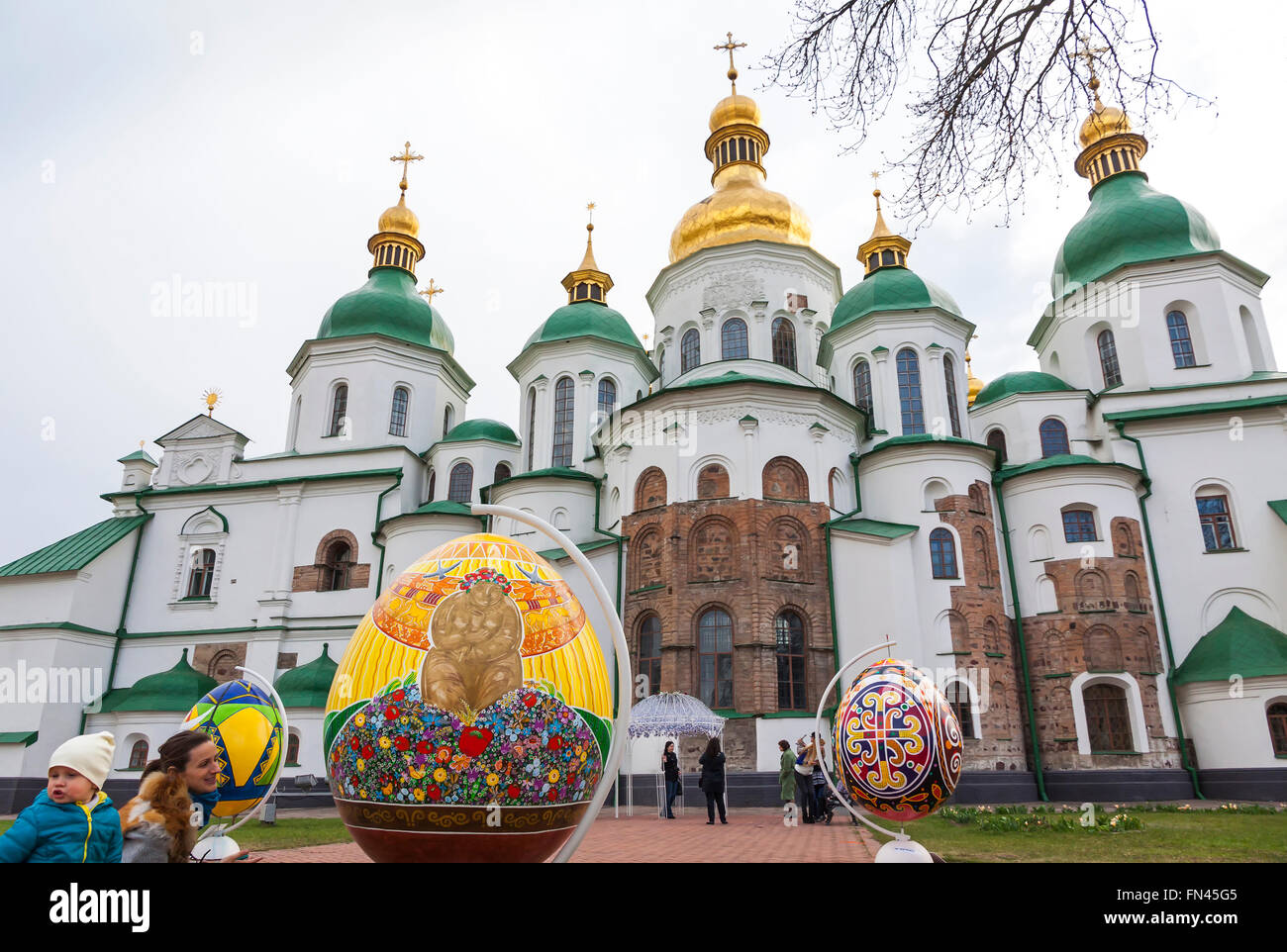 Kiew, UKRAINE - 16. April 2015: Traditionelle ukrainische Festival von Ostereiern (Pysanka) im Saint Sophia nationalen Heiligtum Complex in Kiew, Ukraine Stockfoto