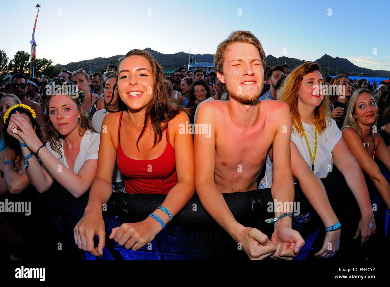 BENICASSIM, Spanien - 20 Juli: Menge in einem Konzert am FIB Festival am 20. Juli 2014 in Benicassim, Spanien. Stockfoto