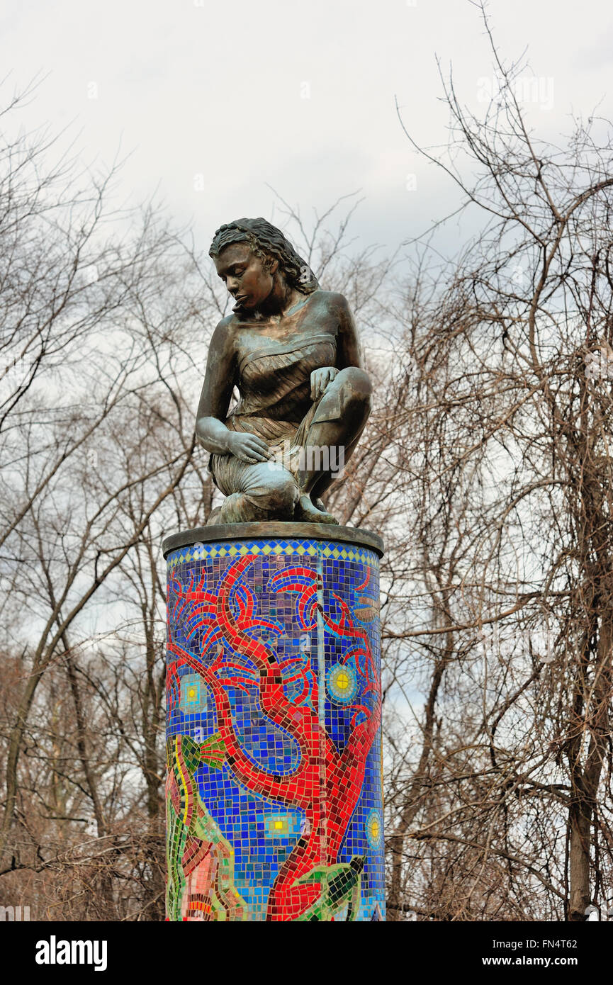 Die 'Mutter Natur' Statue in Joliet, Illinois. Die Skulptur/mosiac ehrt die Geschichte der Landwirtschaft in und um die Gemeinde. Joliet, Illinois, USA. Stockfoto