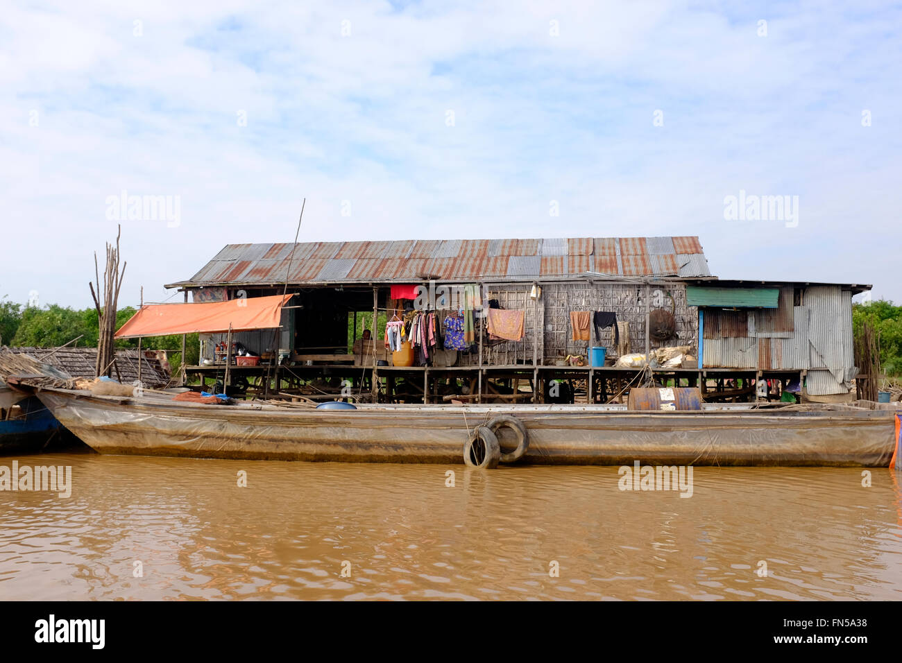 Boot angedockt am Tonle Sap See, in der Nähe von Kampong Kleang, Kambodscha Stockfoto