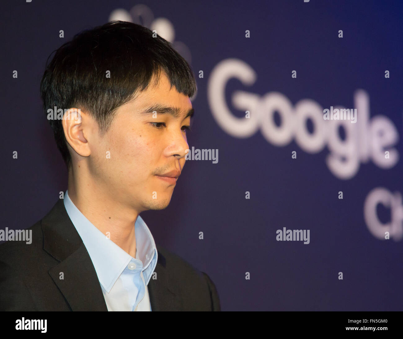 Lee Se-Dol, 12. März 2016: südkoreanische Go master Lee Se-Dol besucht eine Pressekonferenz nach dem dritten Spiel der die Google DeepMind Challenge Match in Seoul, Südkorea. Lee schlagen am Sonntag AlphaGo, die künstliche Intelligenz (KI) Programm von Google DeepMind für das erste Mal auf dem vierten Spiel während des Specials Mensch gegen Computer-Go-Turnier und der fünf-Runden gehen Turnier ist jetzt 3: 1 ab dem 14. März 2016, berichteten lokale Medien. © Lee Jae-Won/AFLO/Alamy Live-Nachrichten Stockfoto