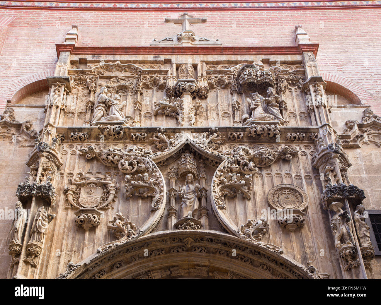 MALAGA, Spanien - 31. Mai 2015: Das gotische Portal der Seitenkapelle des Doms. Stockfoto
