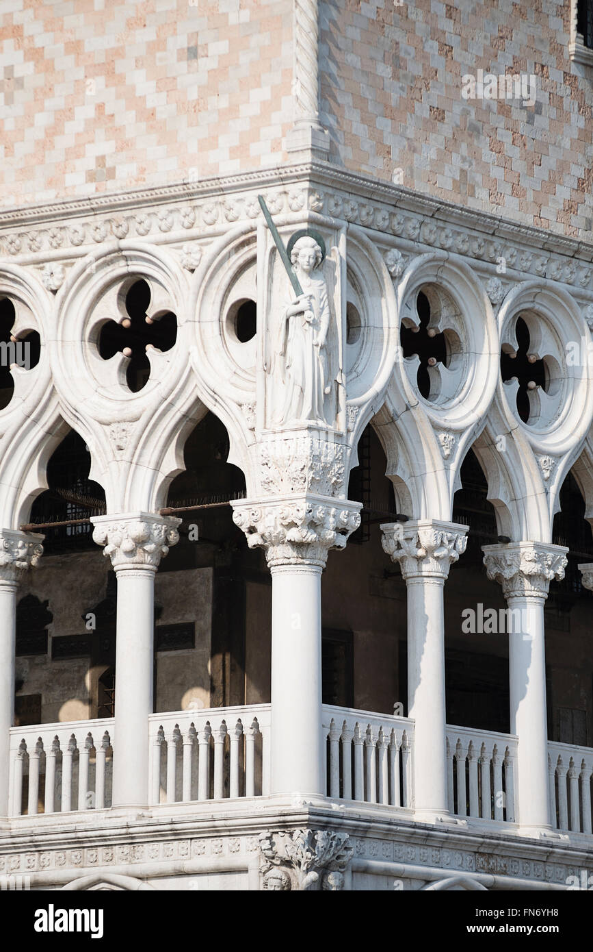 Fassade des Dogenpalast auf dem Platz Piazzetta San Marco in Venedig, Italien Stockfoto