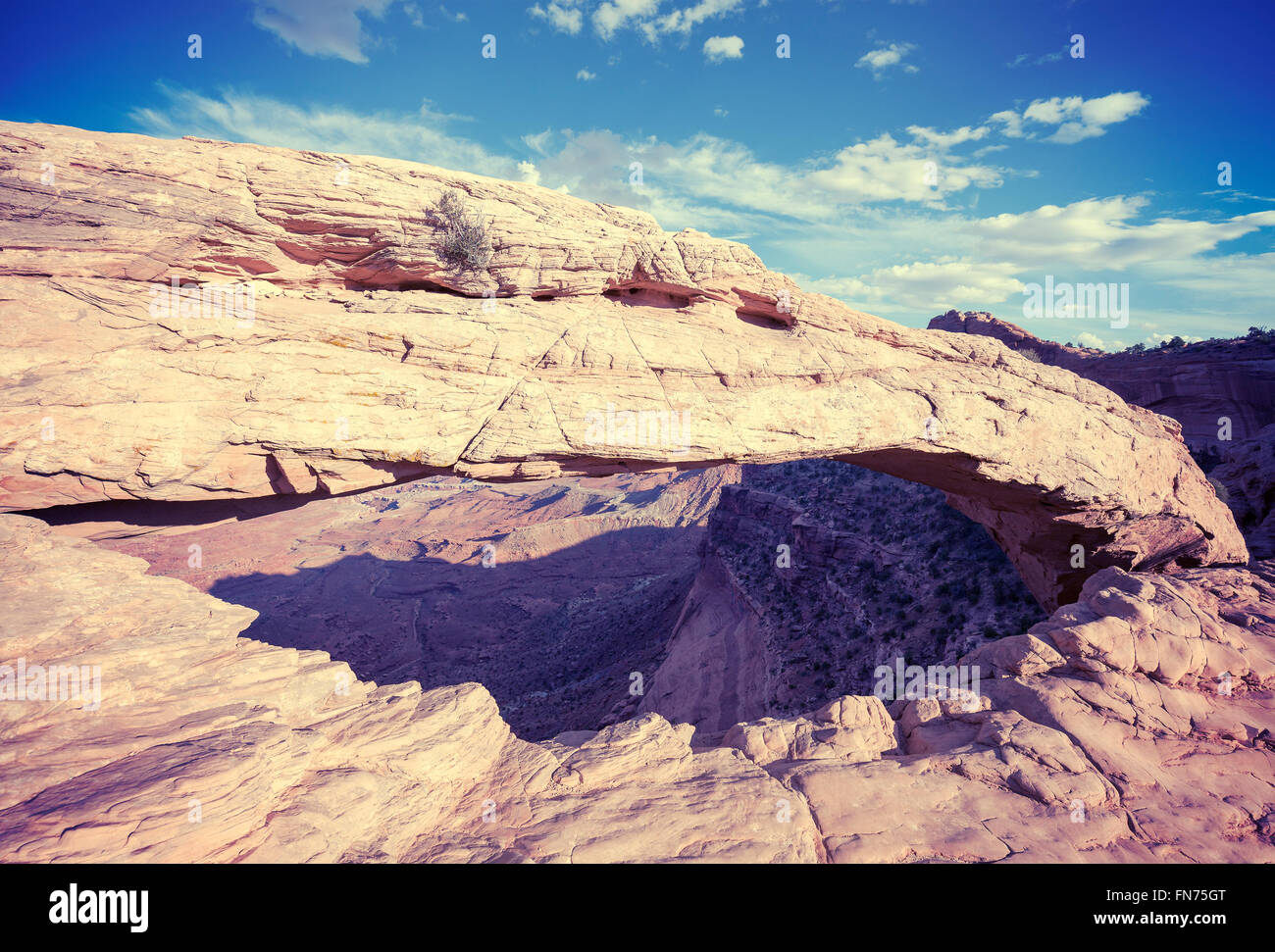 Vintage getönten Mesa Arch im Canyonlands National Park, Utah, USA. Stockfoto