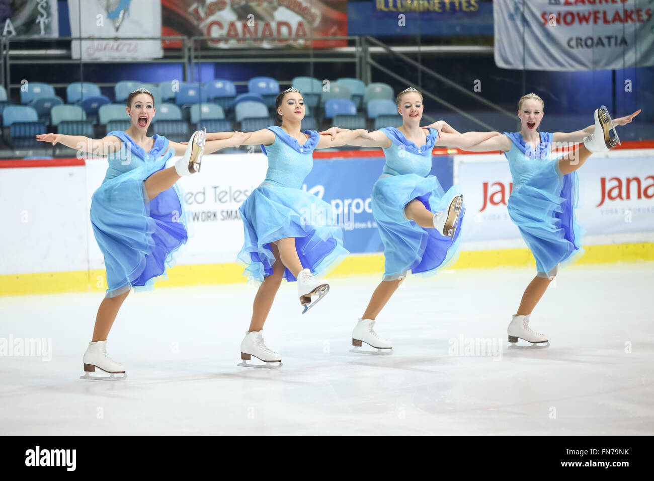 ZAGREB, Kroatien-März 12: Team Germany führen in der Junioren-Kür bei Tag2 der ISU synchronisiert Skating Junior World Challenge Cup am Dom Sportova am 12. März 2016 in Zagreb, Kroatien. Stockfoto