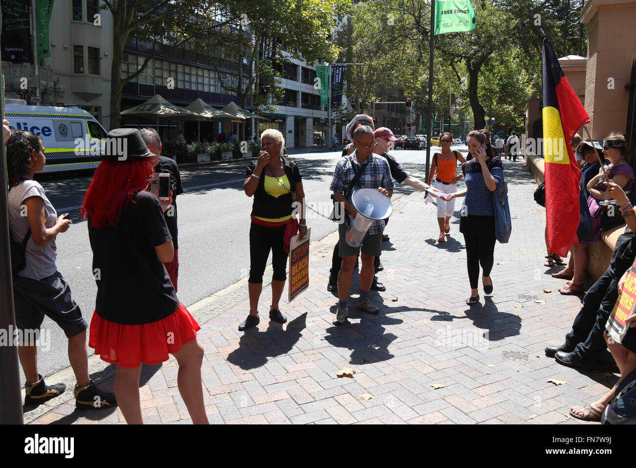 ISJA Sydney versammelten sich außerhalb des NSW Parlaments in Solidarität mit der Dhu-Familie für Gerechtigkeit für Julieka Dhu und Todesfälle in Haft. Stockfoto