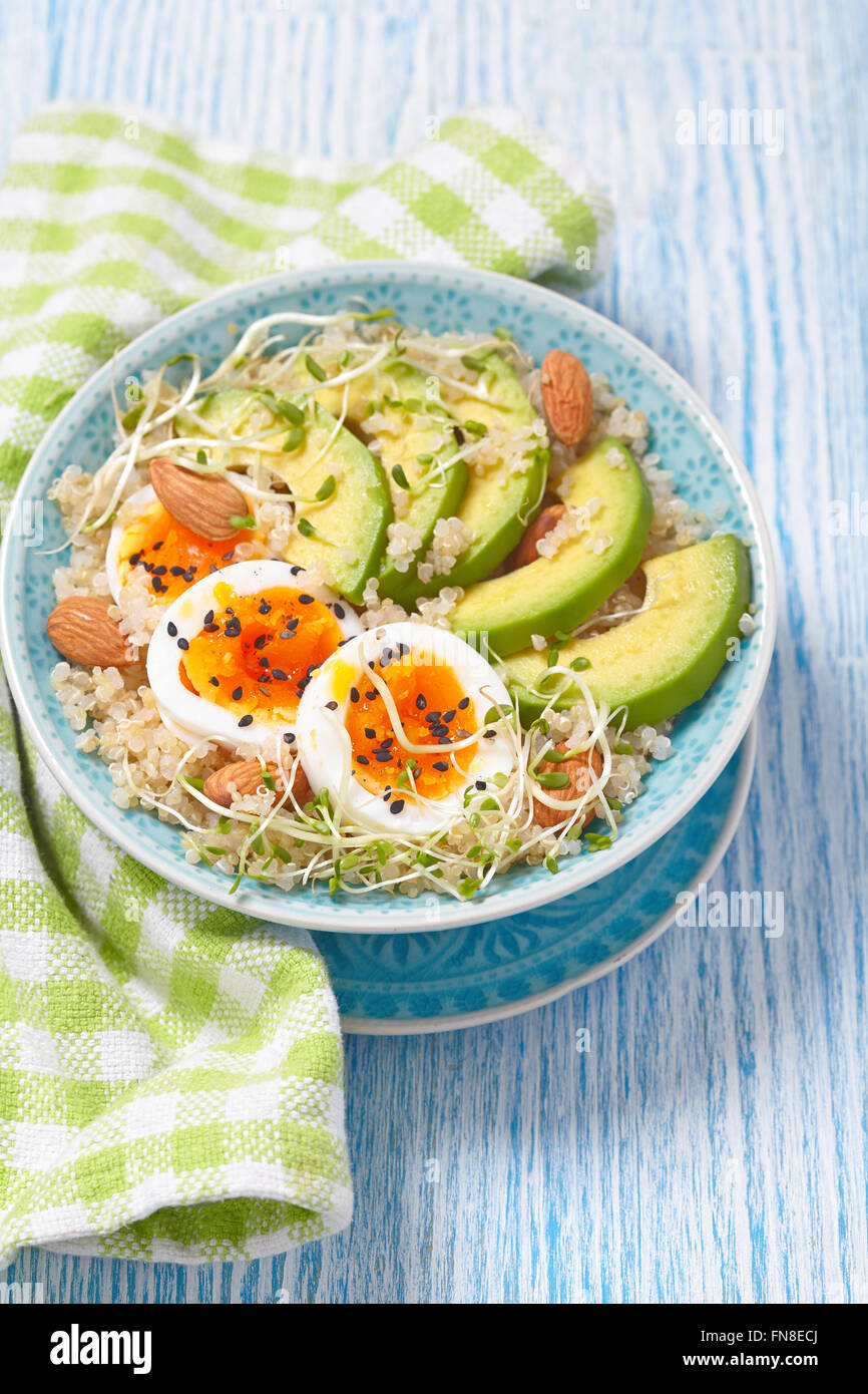 Quinoa-Schüssel für gesundes Frühstück Stockfoto