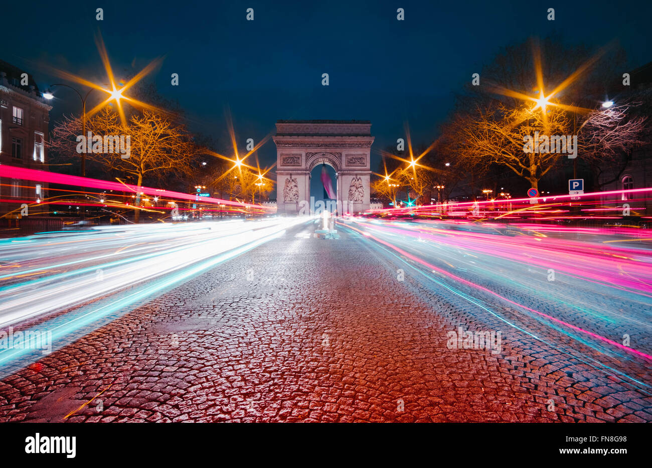 Arc du Triomphe, Arc de Triumphe und Traffic Routen in Paris Frankreich. Stockfoto