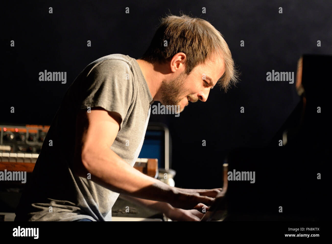 BARCELONA - JUN 12: Nils Frahm (deutscher Musiker, Komponist und Pianist) Auftritt beim Sonar Festival. Stockfoto