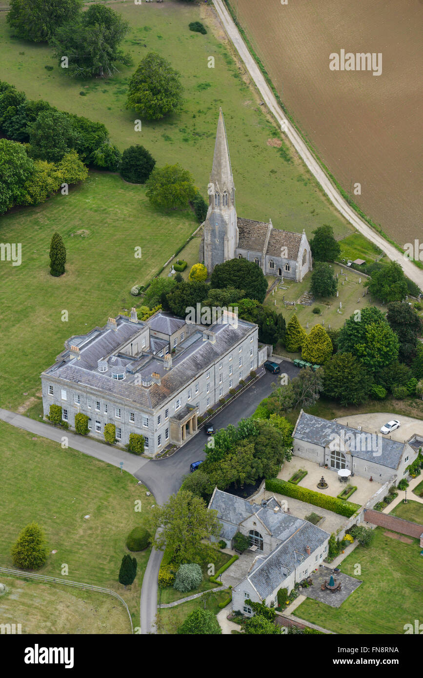 Eine Luftaufnahme des Kingweston House und Kirche in Somerset Stockfoto