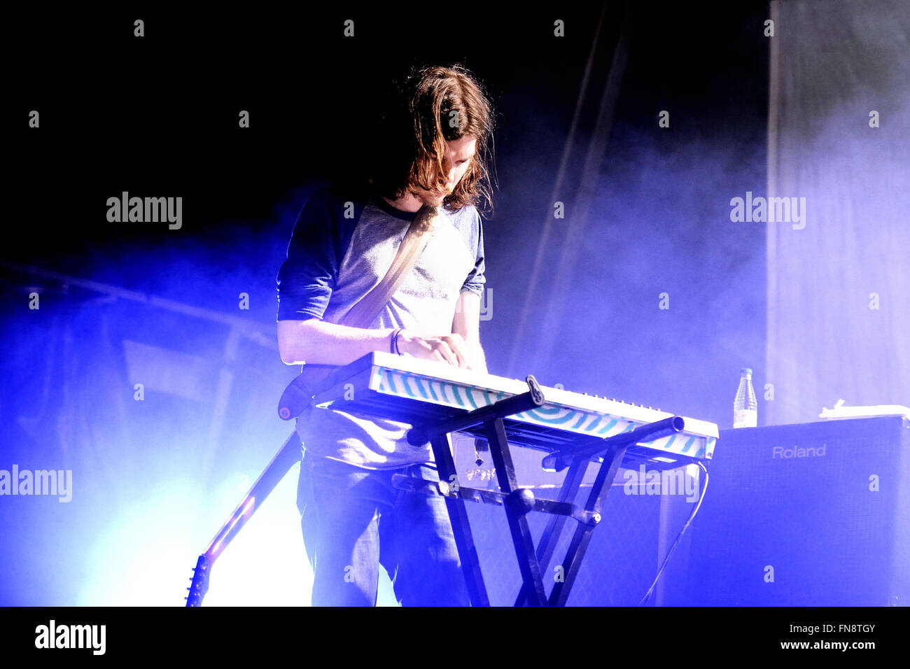 BENICASSIM, Spanien - 18.Juli: Keyboarder von Tame Impala (Band) führt bei FIB Festival. Stockfoto