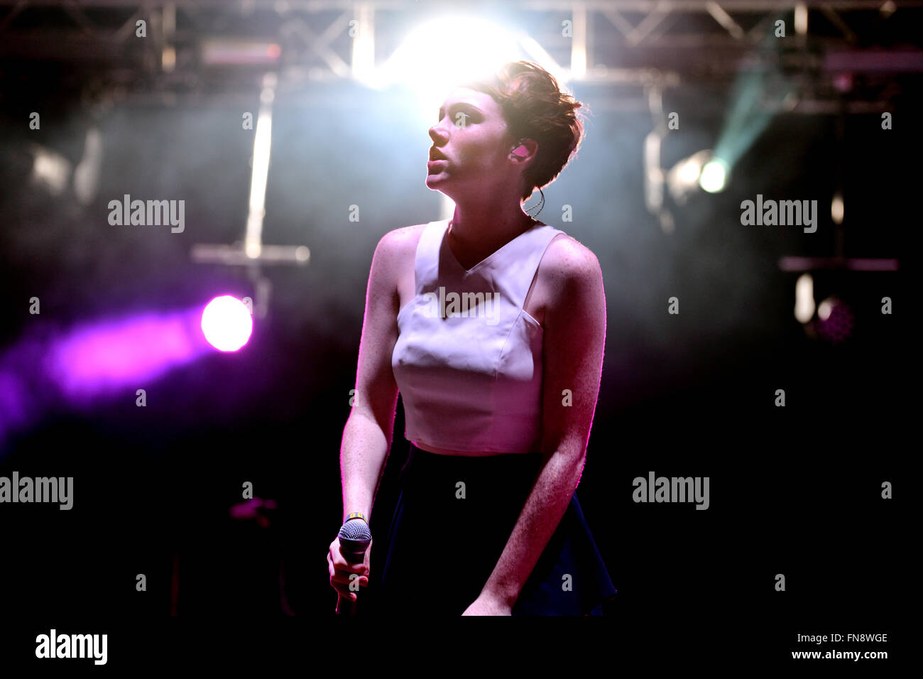 BENICASSIM, Spanien - 20 Juli: Chloe heulen (britische Sängerin nominiert für die BBC Sound of 2014) Auftritt beim FIB Festival. Stockfoto