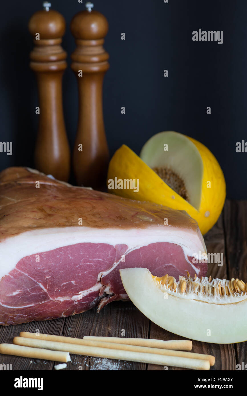 Parma-Schinken, Melone und Brot-sticks Stockfoto