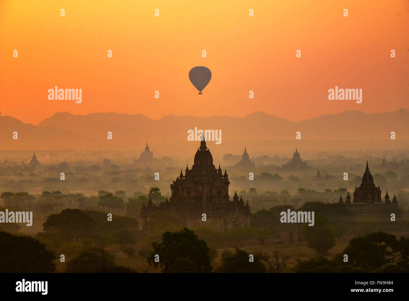 Heißluftballons über Bagan, Mandalay, Myanmar Stockfoto