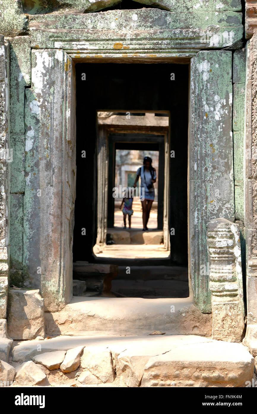 Wiederholen, Türöffnungen, Ta Prohm Tempel, Angkor archäologischer Park, Siem Reap, Kambodscha Stockfoto