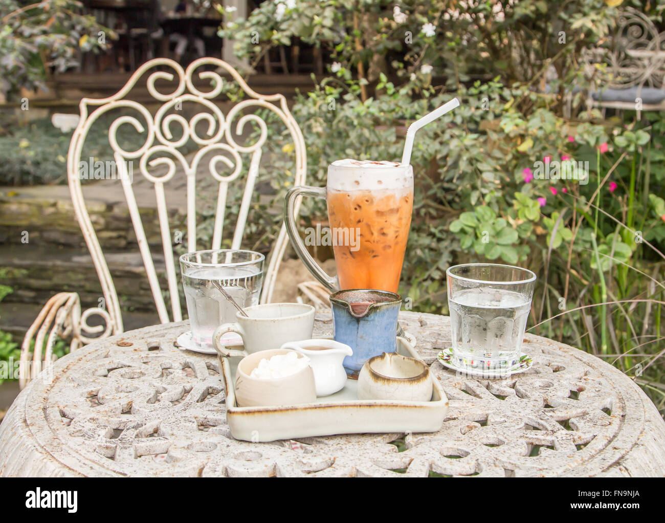 Heiße Schokolade mit kalter Kaffee Stockfoto