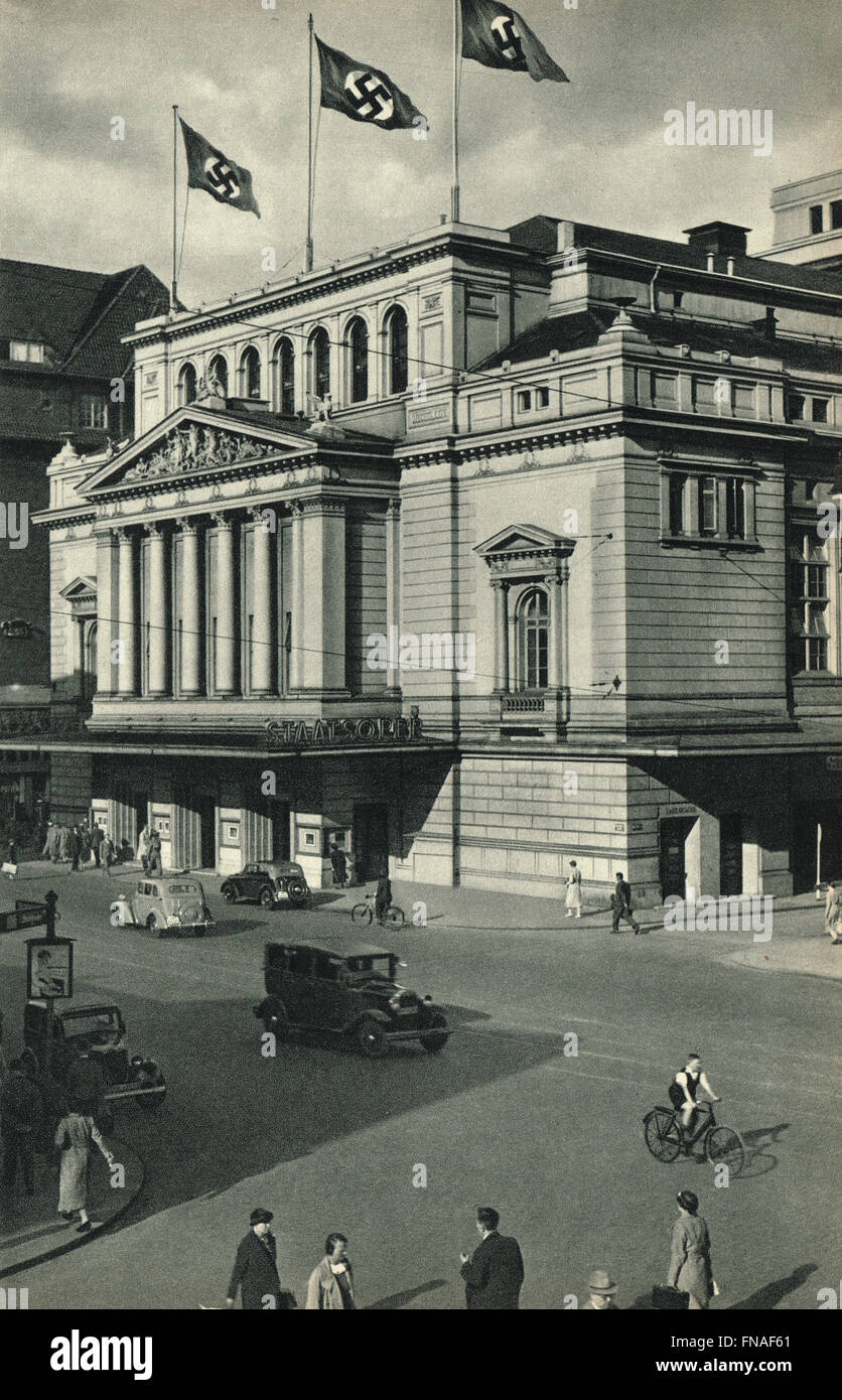 Staatsoper Hamburg Staatsoper unter Nazi-Hakenkreuz-Flagge ca. 1938 Stockfoto