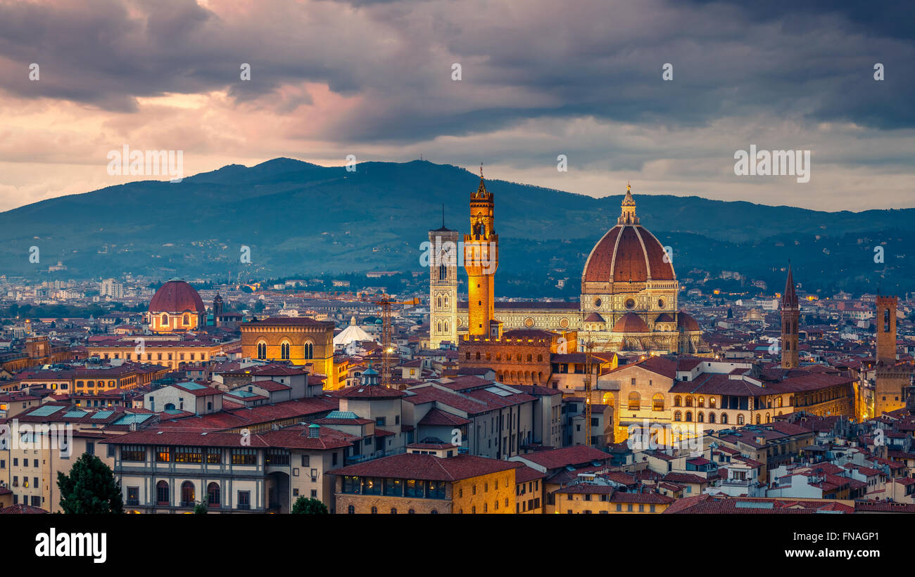 Florenz bei Nacht Stockfoto