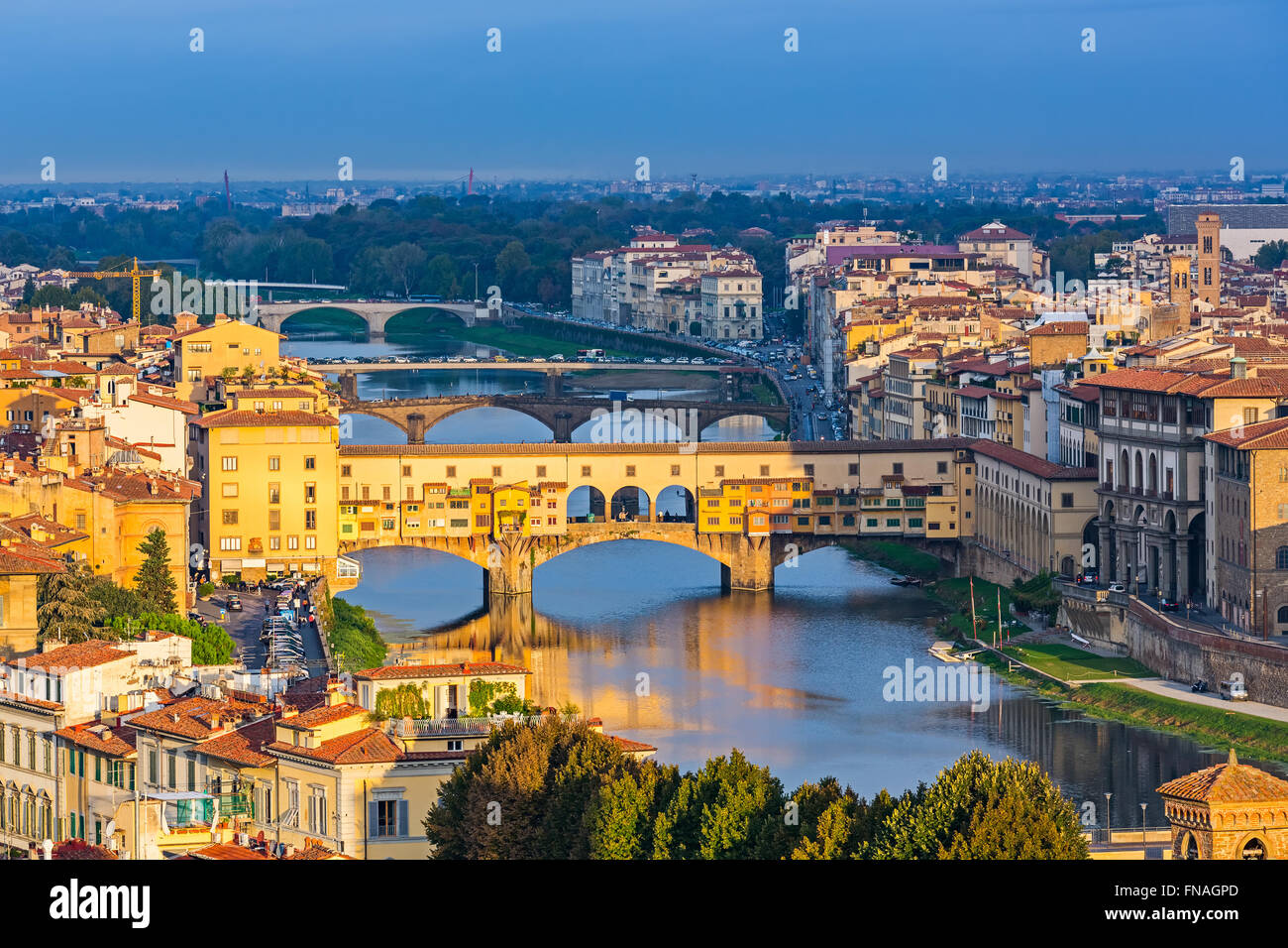 Brücken über den Fluss Arno in Florenz Stockfoto