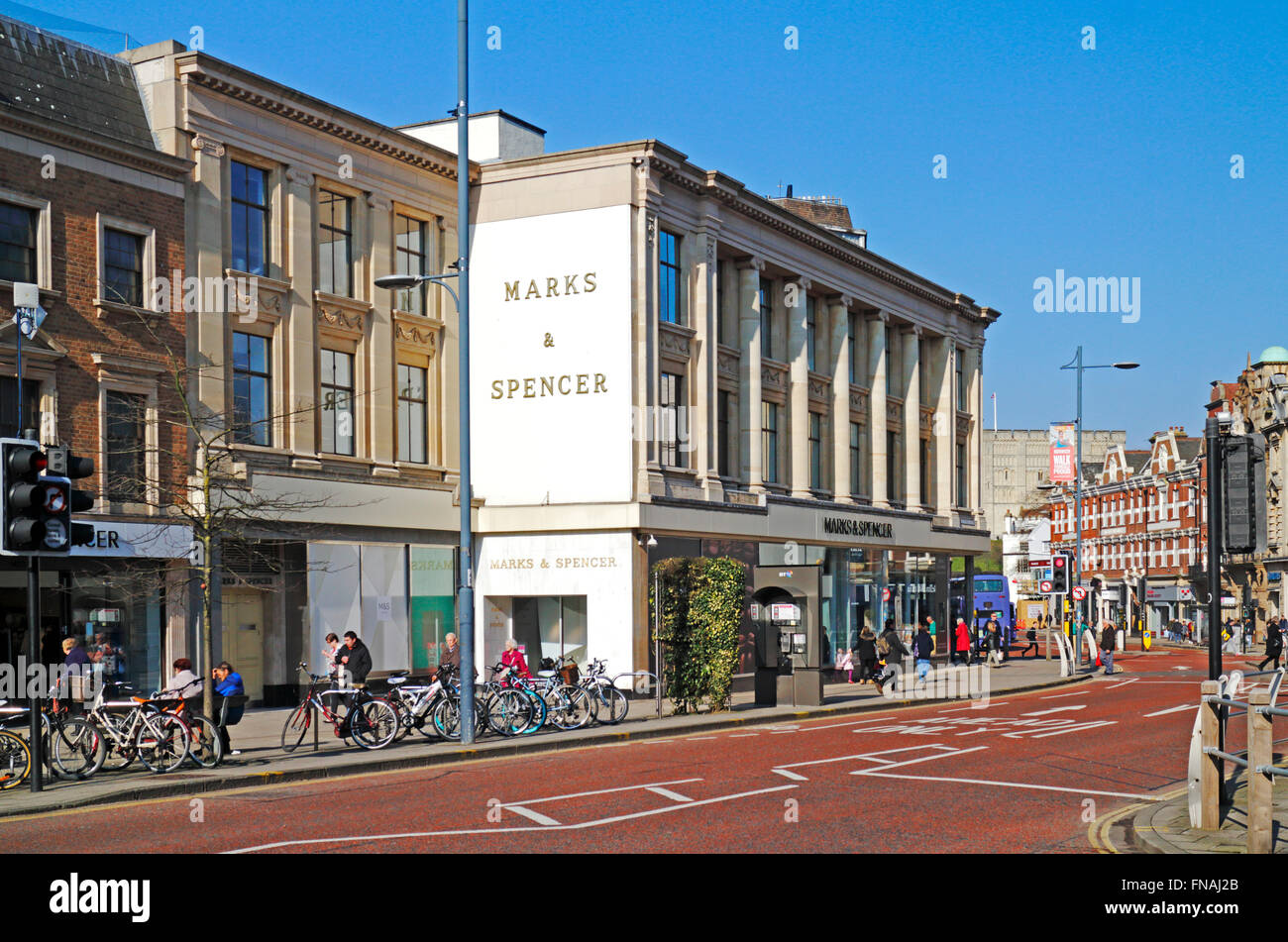 Ein Blick auf die Marks &amp; Spencer Kaufhaus in der Innenstadt von Norwich, Norfolk, England, Vereinigtes Königreich. Stockfoto