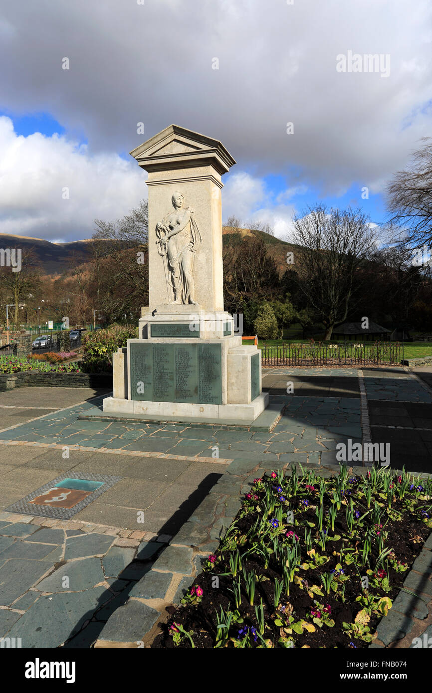 Frühling, Kriegerdenkmal am Fitz Park, Keswick Stadt Lake District National Park, Grafschaft Cumbria, England, UK Stockfoto