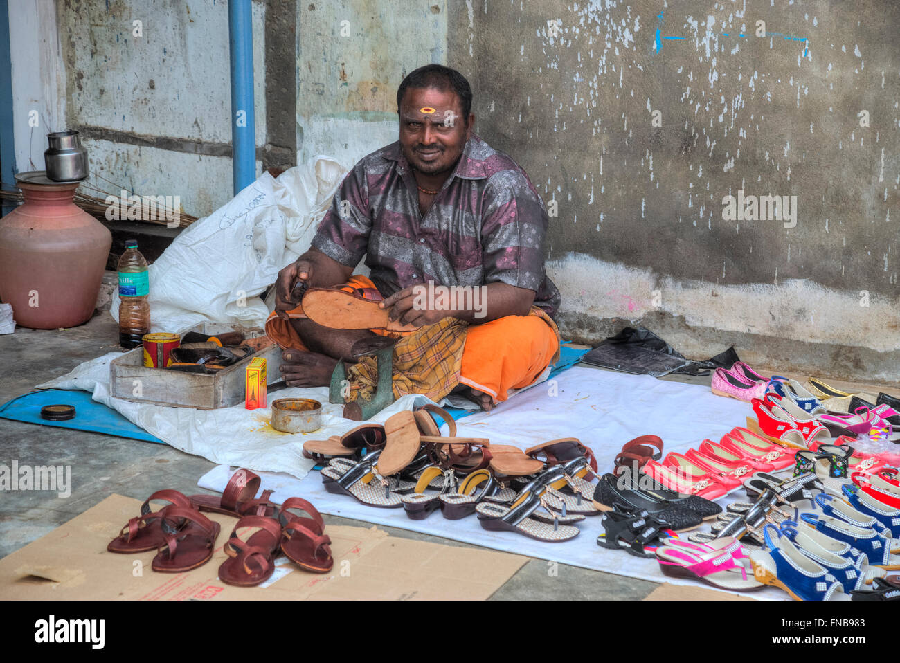 Schuhmacher in Mahabalipuram, Tamil Nadu, Indien Stockfoto